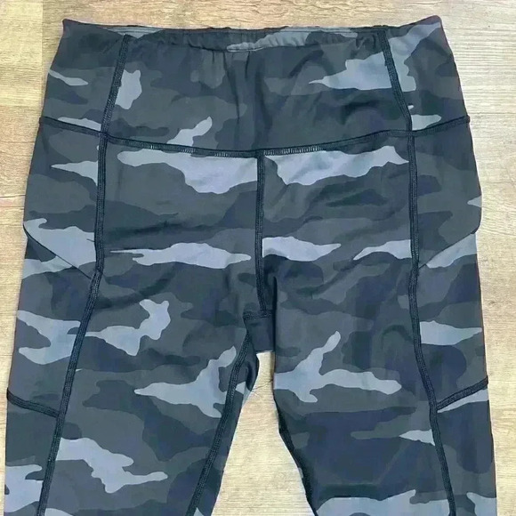 Athleta Camo Contender 7/8 Leggings Womens Sz S Pockets Black Gray Gym Hiking - Picture 2 of 12